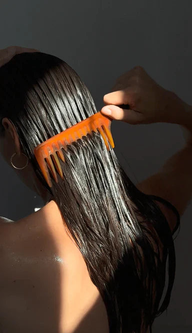 FIRSTHANDヘアケア製品のスティルライフ